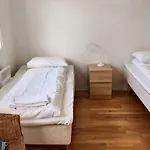 6 Person In Austrheim בית נופש Fonnes