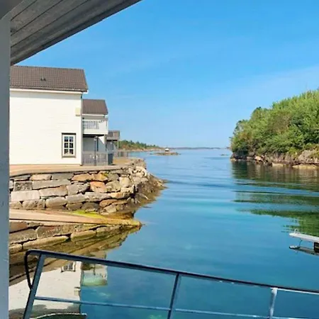 6 Person In Austrheim *