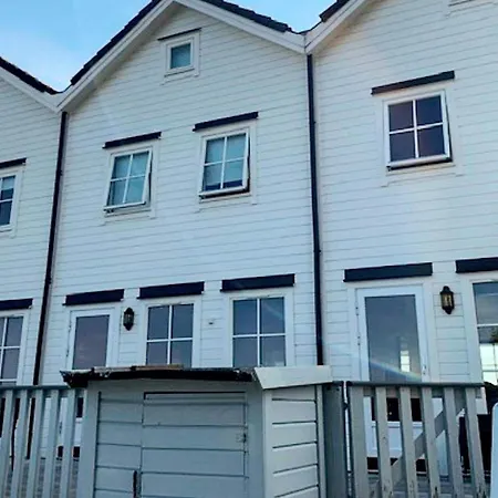 6 Person In Austrheim Holiday home *