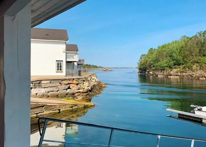 6 Person In Austrheim *