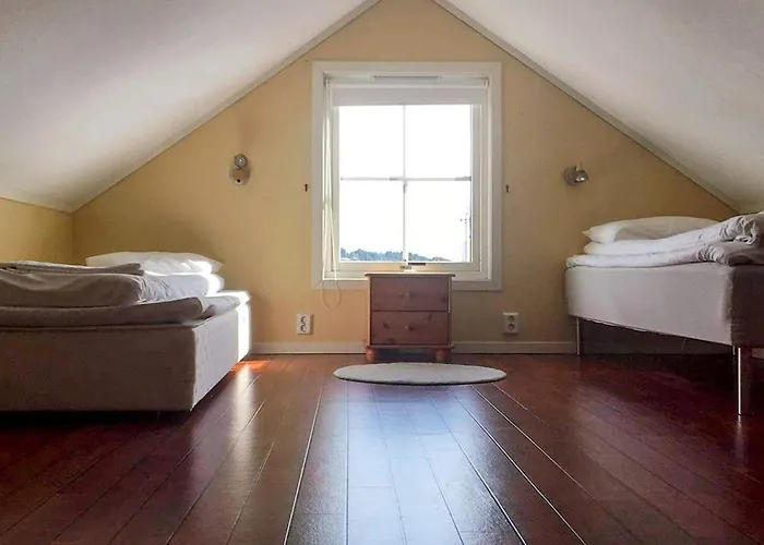 6 Person In Austrheim * Fonnes