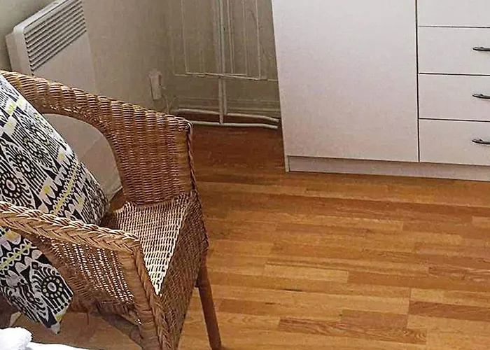 6 Person In Austrheim Feriehus